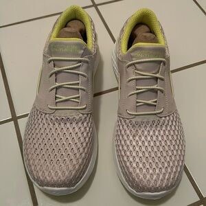 Sketchers on the go boat cool